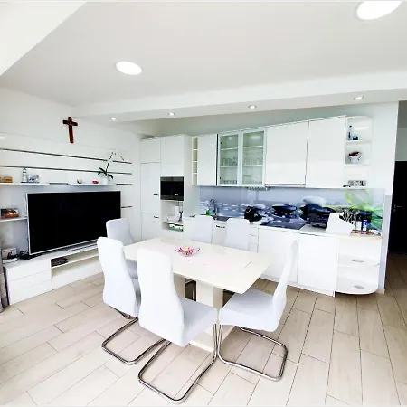 Apartment Palada 1 *