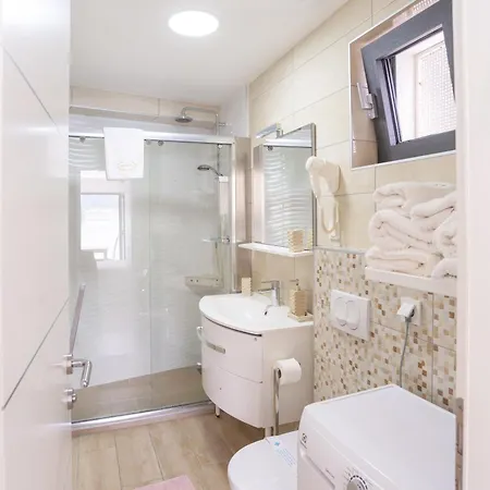 Apartment Palada 1